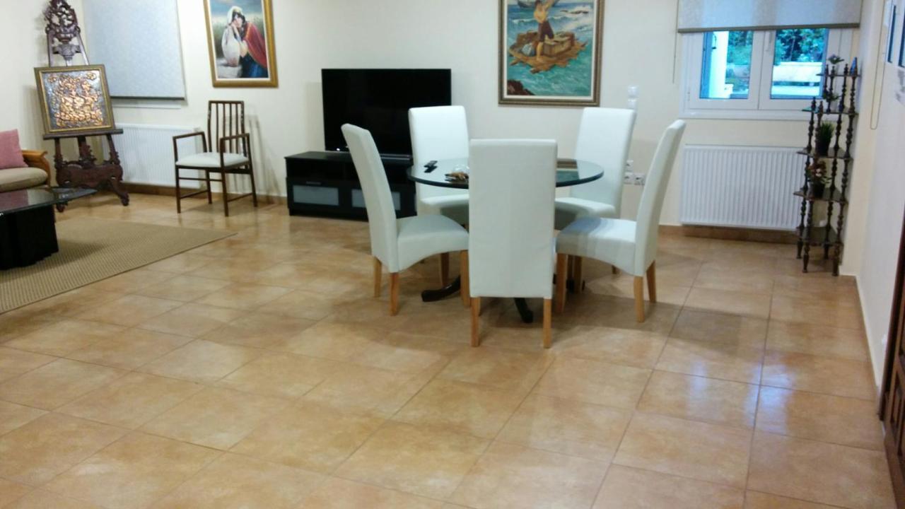 Lovely 2-Bedroom Apartment At Greek Riviera Vári Extérieur photo
