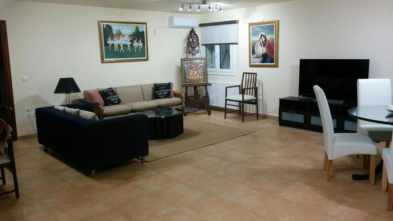 Lovely 2-Bedroom Apartment At Greek Riviera Vári Extérieur photo