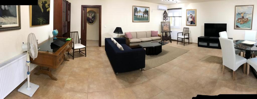 Lovely 2-Bedroom Apartment At Greek Riviera Vári Extérieur photo